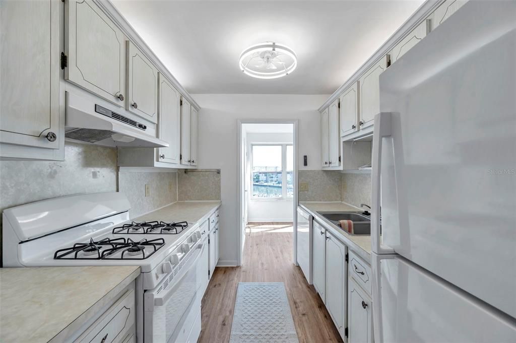 待售: $125,000 (2 贝兹, 2 浴室, 1120 平方英尺)