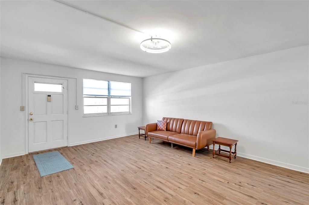 待售: $125,000 (2 贝兹, 2 浴室, 1120 平方英尺)