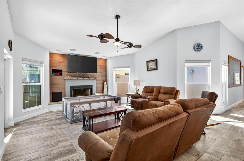 For Sale: $799,000 (4 beds, 3 baths, 2078 Square Feet)