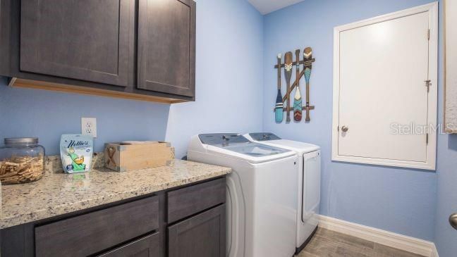 For Sale: $454,900 (3 beds, 2 baths, 1989 Square Feet)