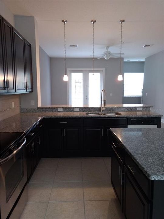 В аренду: $2,450 (3 спален, 3 ванн, 1416 Квадратных фут)