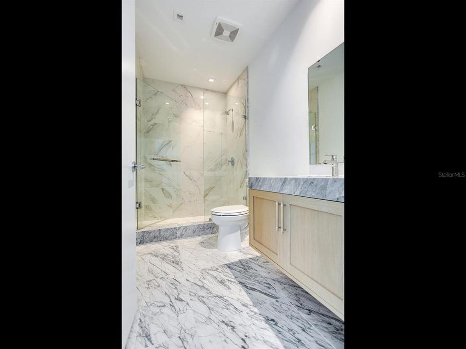 For Rent: $25,000 (3 beds, 3 baths, 2940 Square Feet)