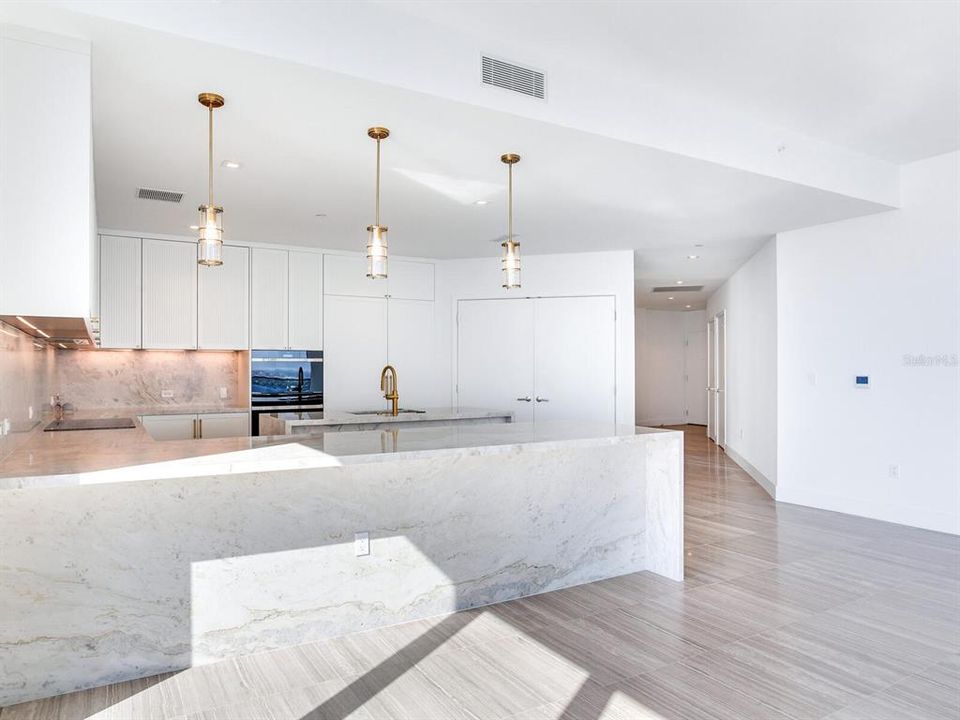 For Rent: $25,000 (3 beds, 3 baths, 2940 Square Feet)