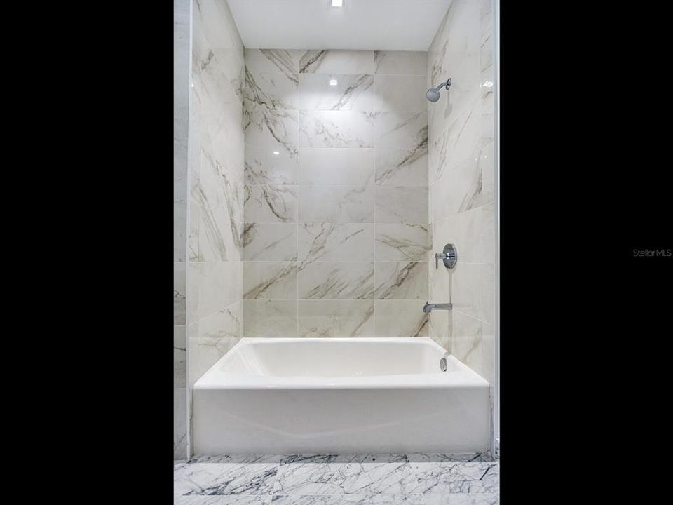 For Rent: $25,000 (3 beds, 3 baths, 2940 Square Feet)