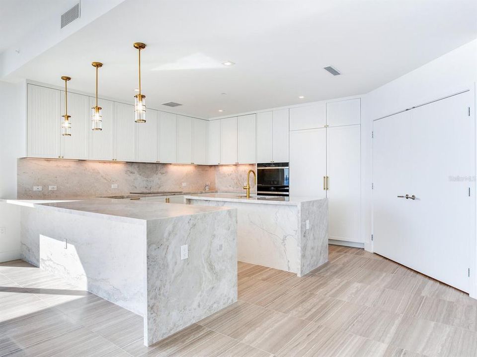 For Rent: $25,000 (3 beds, 3 baths, 2940 Square Feet)