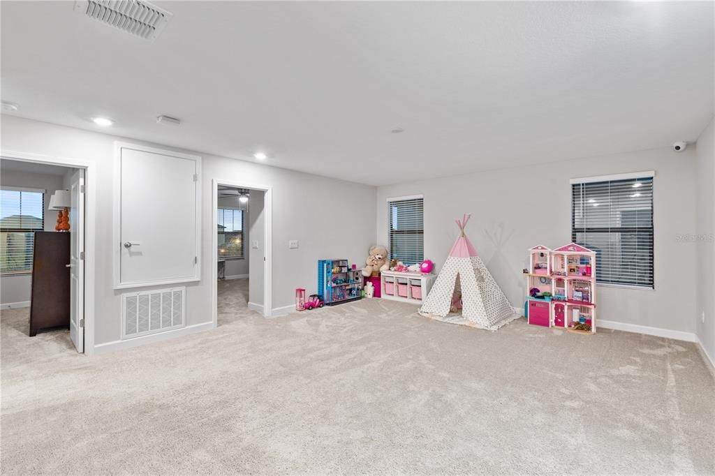 For Sale: $460,000 (4 beds, 2 baths, 3034 Square Feet)