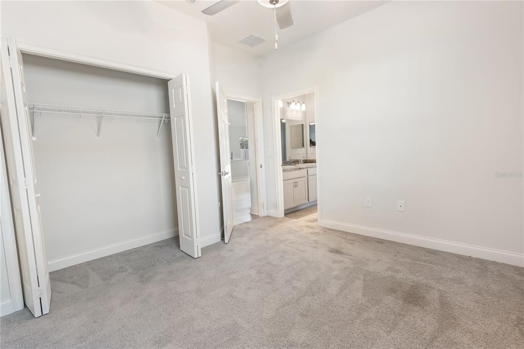 待售: $368,900 (4 贝兹, 2 浴室, 2056 平方英尺)