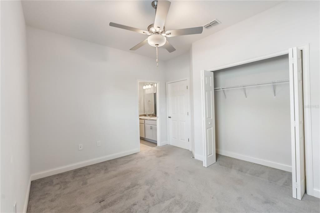 待售: $368,900 (4 贝兹, 2 浴室, 2056 平方英尺)