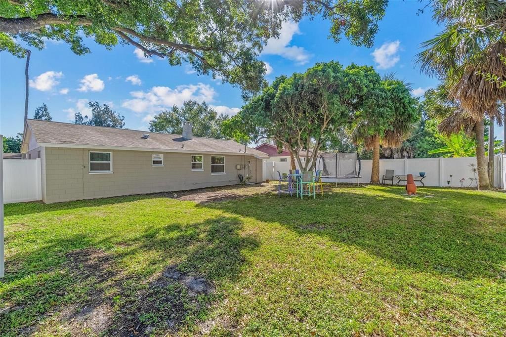 Active With Contract: $289,000 (2 beds, 2 baths, 884 Square Feet)