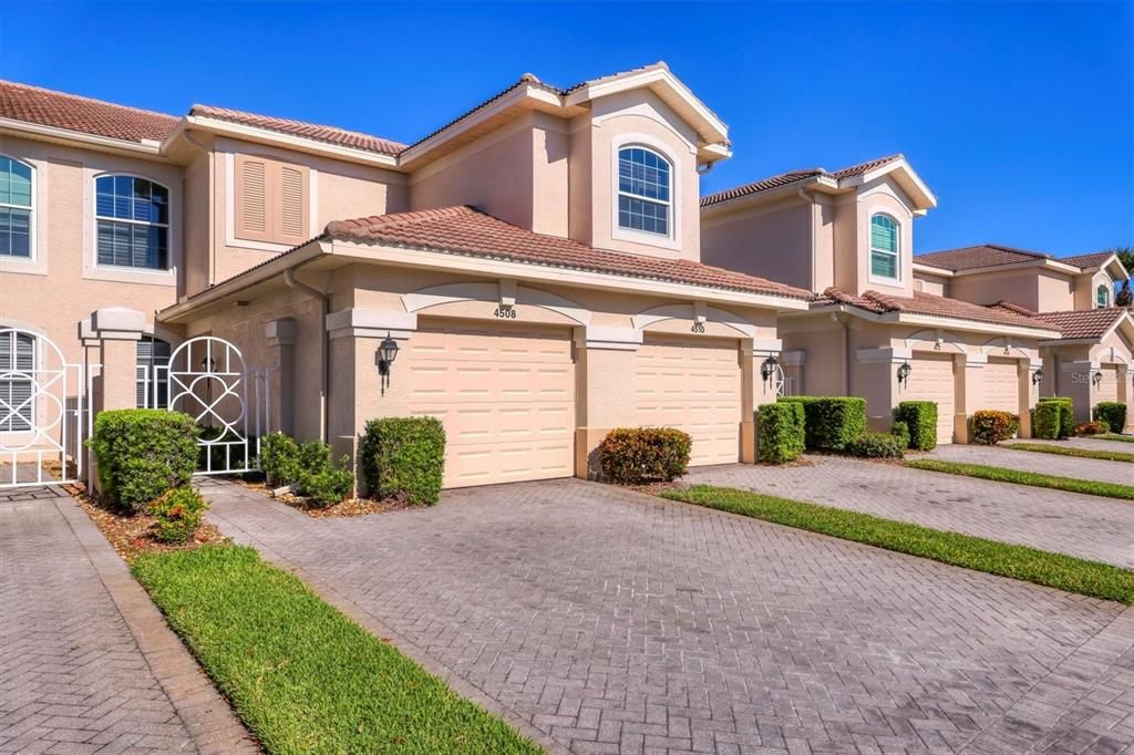 For Sale: $360,000 (2 beds, 2 baths, 1554 Square Feet)