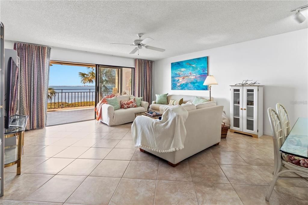 En Renta: $3,595 (2 camas, 2 baños, 1364 Pies cuadrados)