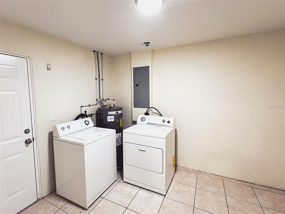 For Rent: $2,000 (2 beds, 2 baths, 1000 Square Feet)