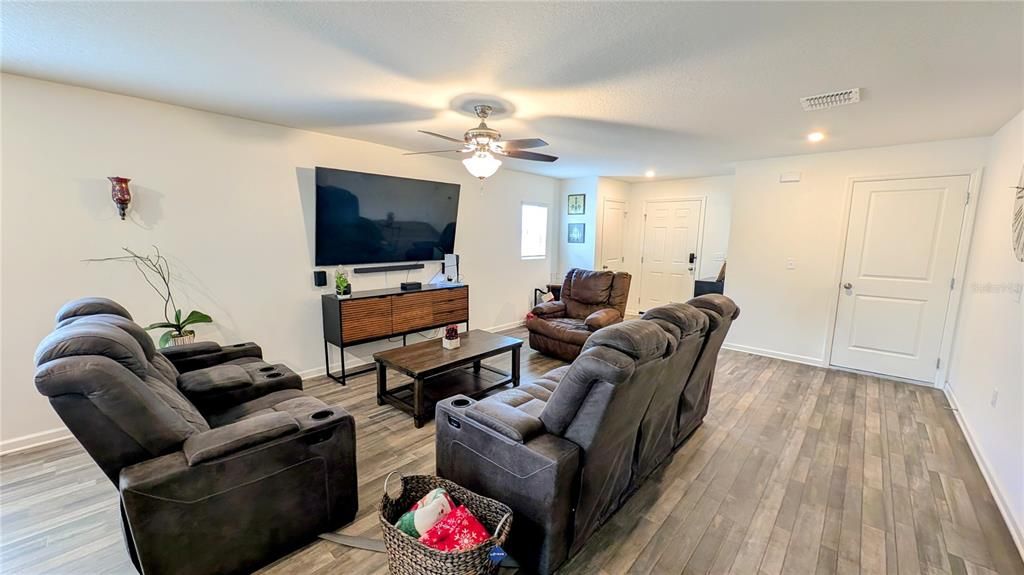 出租: $2,300 (3 贝兹, 2 浴室, 1526 平方英尺)