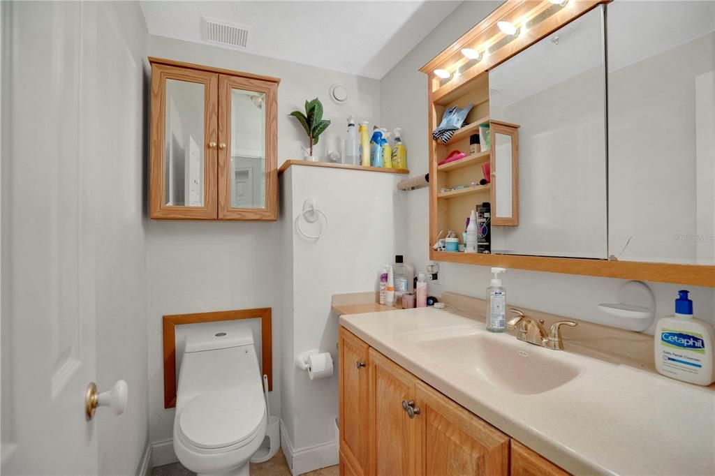 For Sale: $1,250,000 (6 beds, 4 baths, 4225 Square Feet)