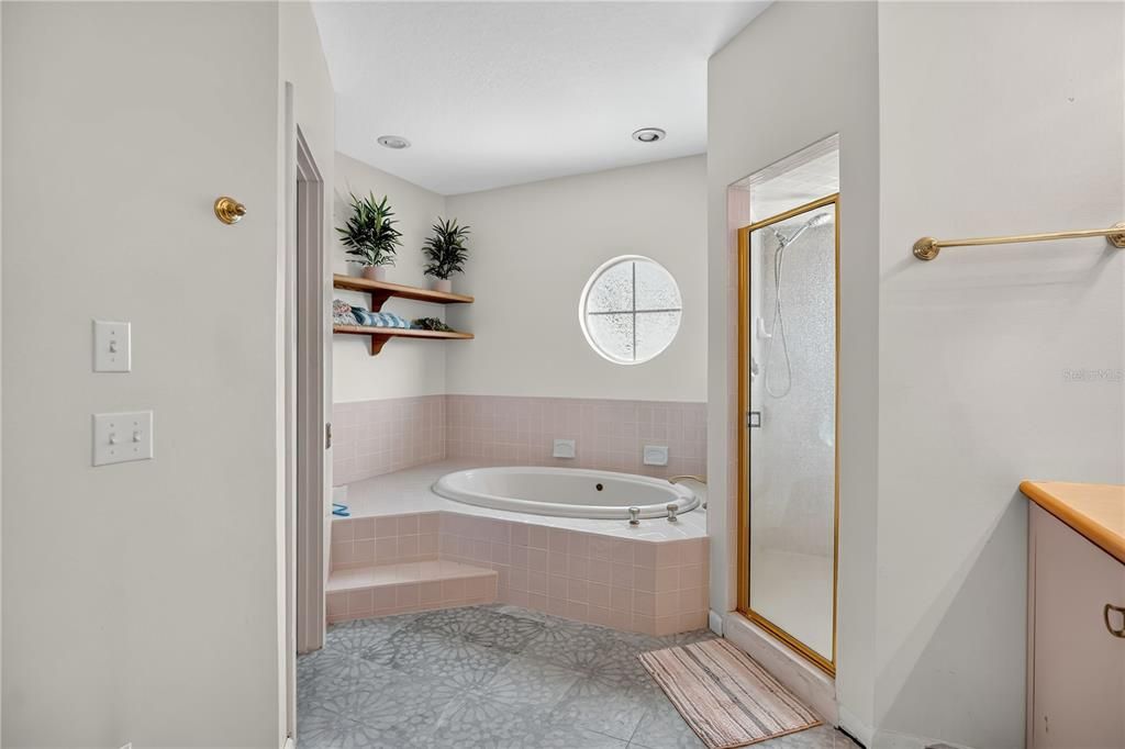 For Sale: $1,250,000 (6 beds, 4 baths, 4225 Square Feet)