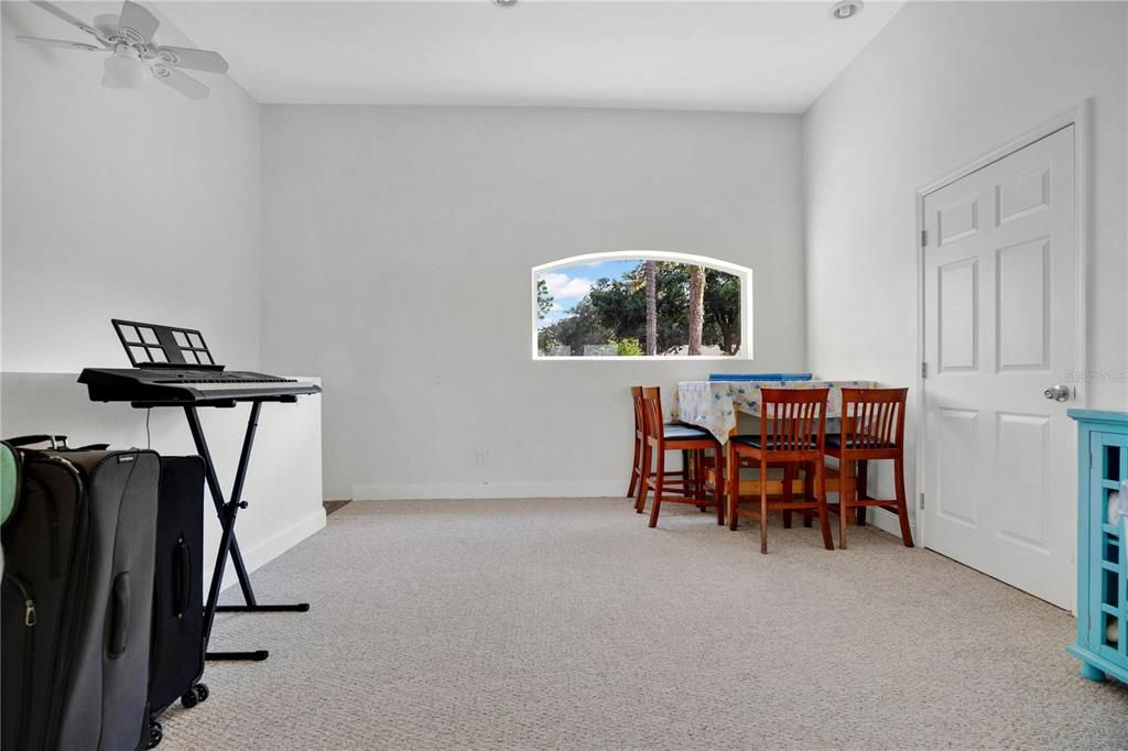 For Sale: $1,250,000 (6 beds, 4 baths, 4225 Square Feet)