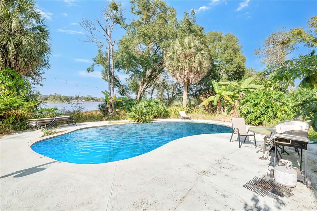 For Sale: $1,250,000 (6 beds, 4 baths, 4225 Square Feet)