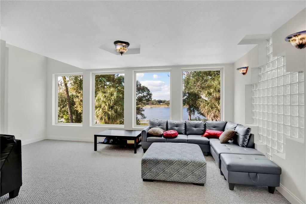 For Sale: $1,250,000 (6 beds, 4 baths, 4225 Square Feet)