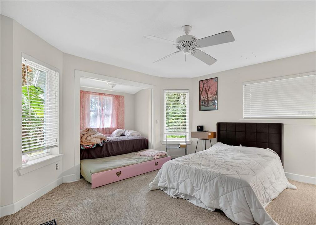 For Sale: $1,250,000 (6 beds, 4 baths, 4225 Square Feet)