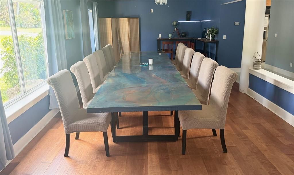 For Sale: $1,250,000 (6 beds, 4 baths, 4225 Square Feet)