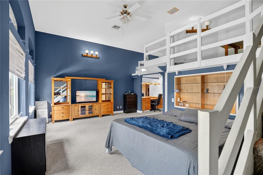 For Sale: $1,250,000 (6 beds, 4 baths, 4225 Square Feet)