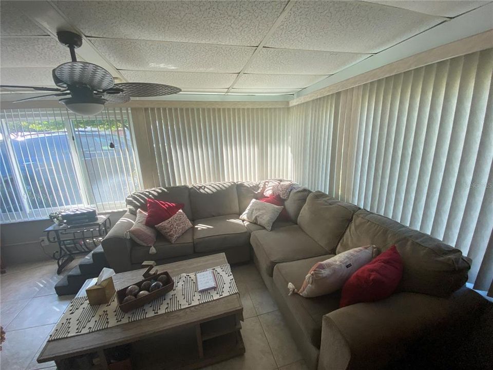 На продажу: $149,400 (1 спален, 1 ванн, 964 Квадратных фут)