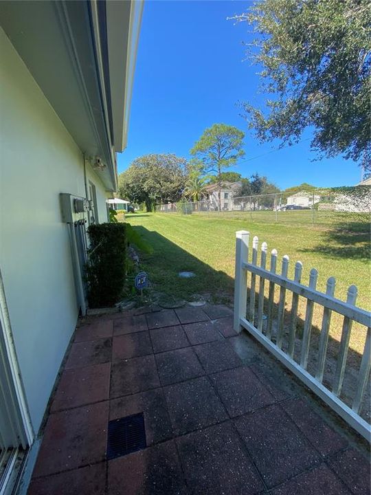 На продажу: $149,400 (1 спален, 1 ванн, 964 Квадратных фут)