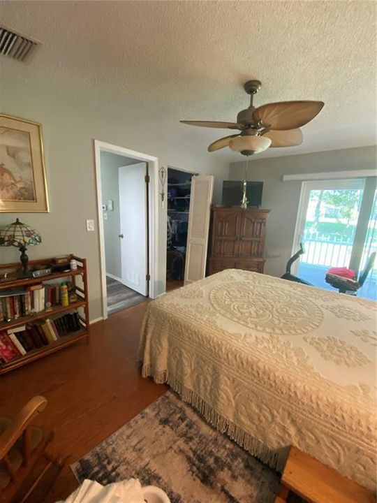 На продажу: $149,400 (1 спален, 1 ванн, 964 Квадратных фут)