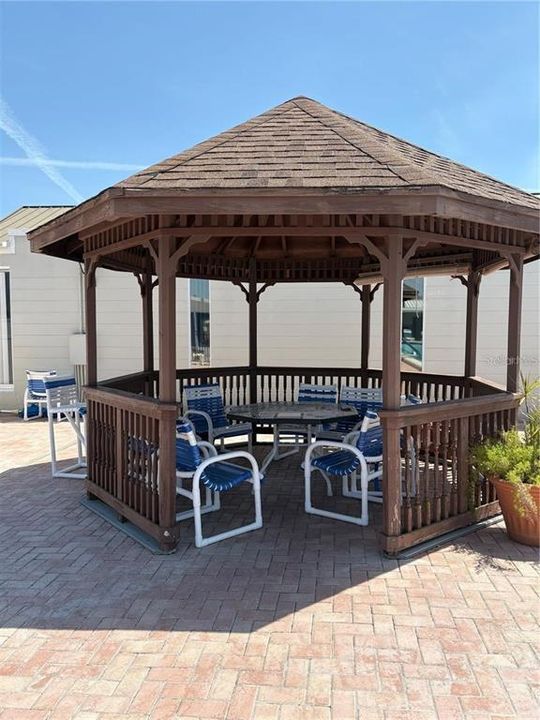 For Sale: $120,000 (2 beds, 1 baths, 1000 Square Feet)