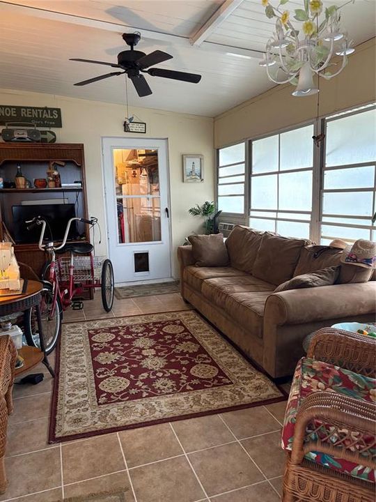 For Sale: $120,000 (2 beds, 1 baths, 1000 Square Feet)