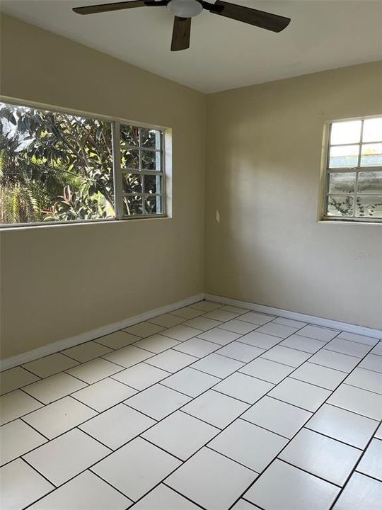 出租: $1,495 (2 贝兹, 1 浴室, 995 平方英尺)