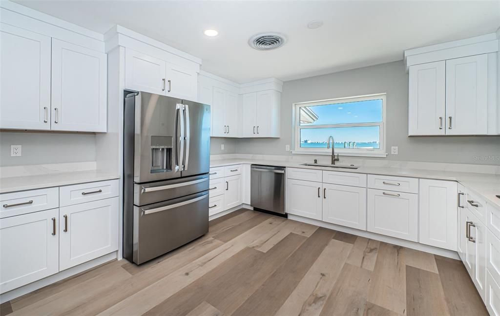 En Renta: $7,500 (4 camas, 3 baños, 2438 Pies cuadrados)