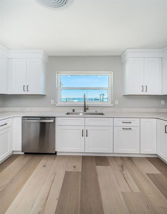 En Renta: $7,500 (4 camas, 3 baños, 2438 Pies cuadrados)