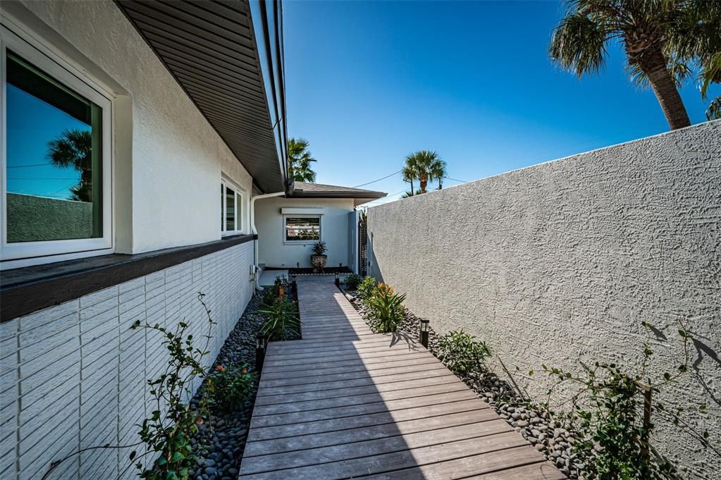 En Renta: $7,500 (4 camas, 3 baños, 2438 Pies cuadrados)