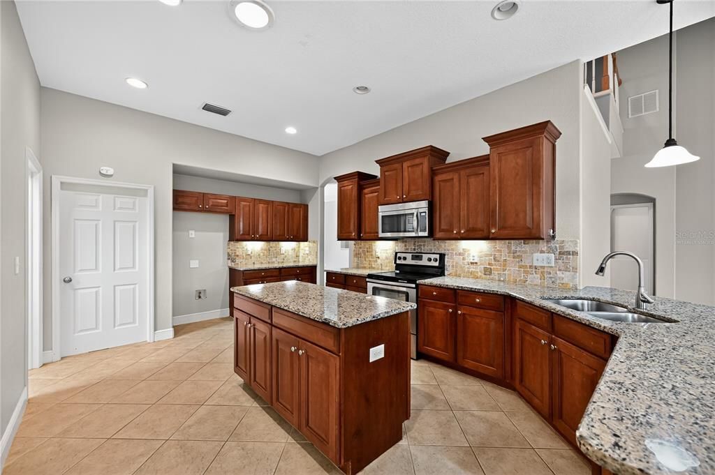 Active With Contract: $594,900 (4 beds, 3 baths, 3144 Square Feet)