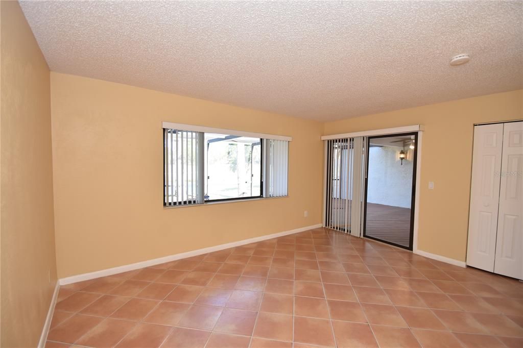 For Rent: $1,750 (3 beds, 2 baths, 1381 Square Feet)