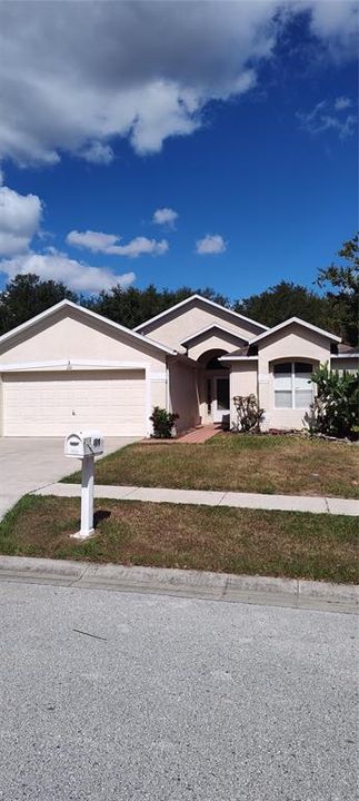 出租: $2,195 (4 贝兹, 2 浴室, 1590 平方英尺)