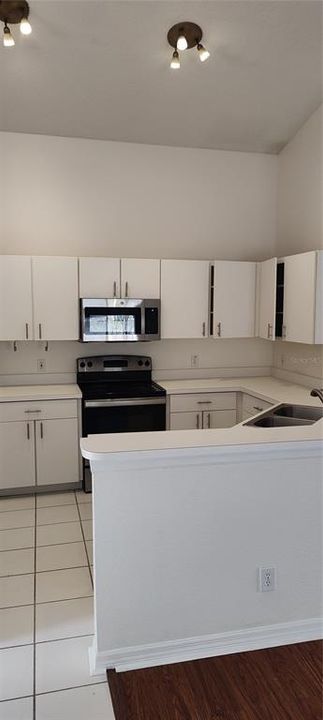 出租: $2,195 (4 贝兹, 2 浴室, 1590 平方英尺)