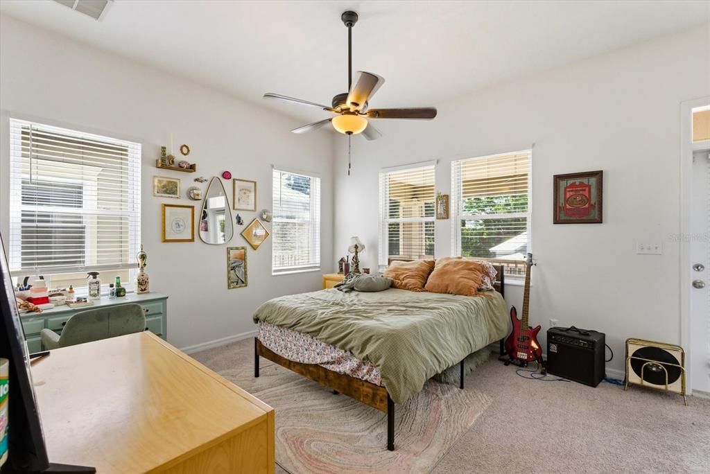 Active With Contract: $299,990 (2 beds, 2 baths, 1620 Square Feet)