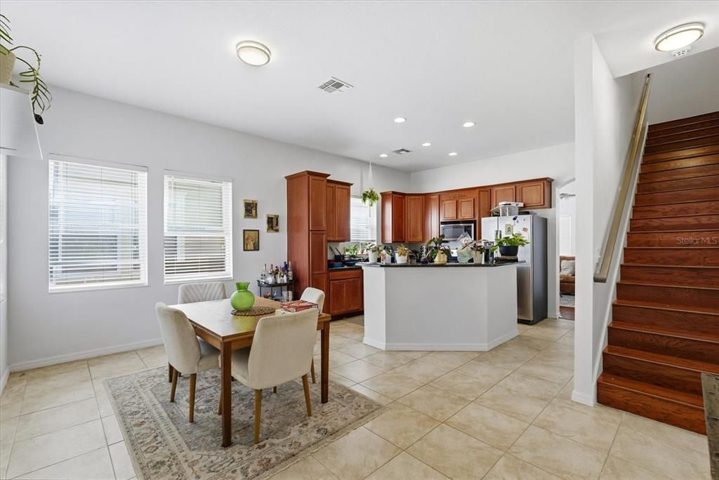 Active With Contract: $299,990 (2 beds, 2 baths, 1620 Square Feet)