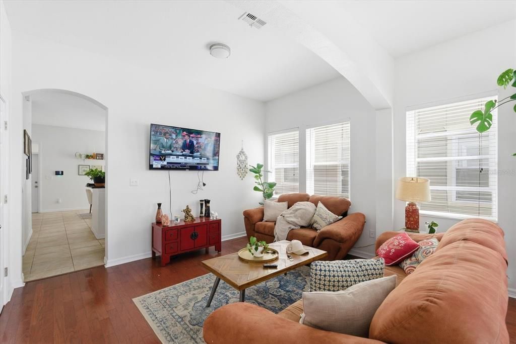 Active With Contract: $299,990 (2 beds, 2 baths, 1620 Square Feet)