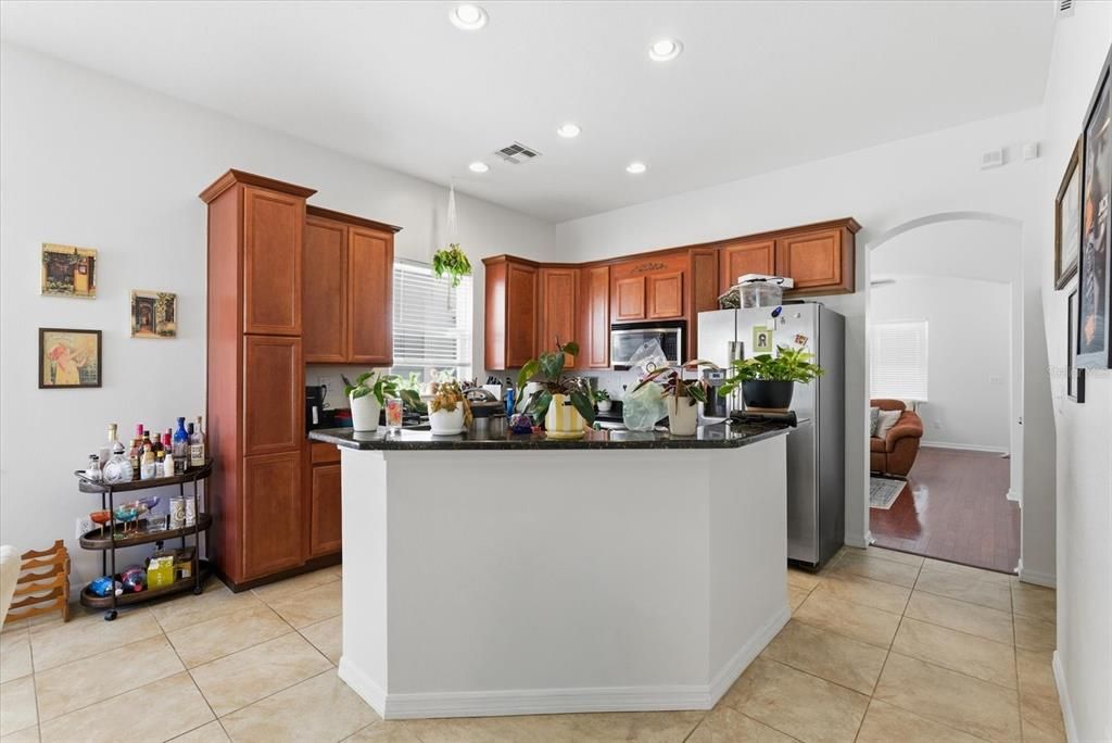 Active With Contract: $299,990 (2 beds, 2 baths, 1620 Square Feet)