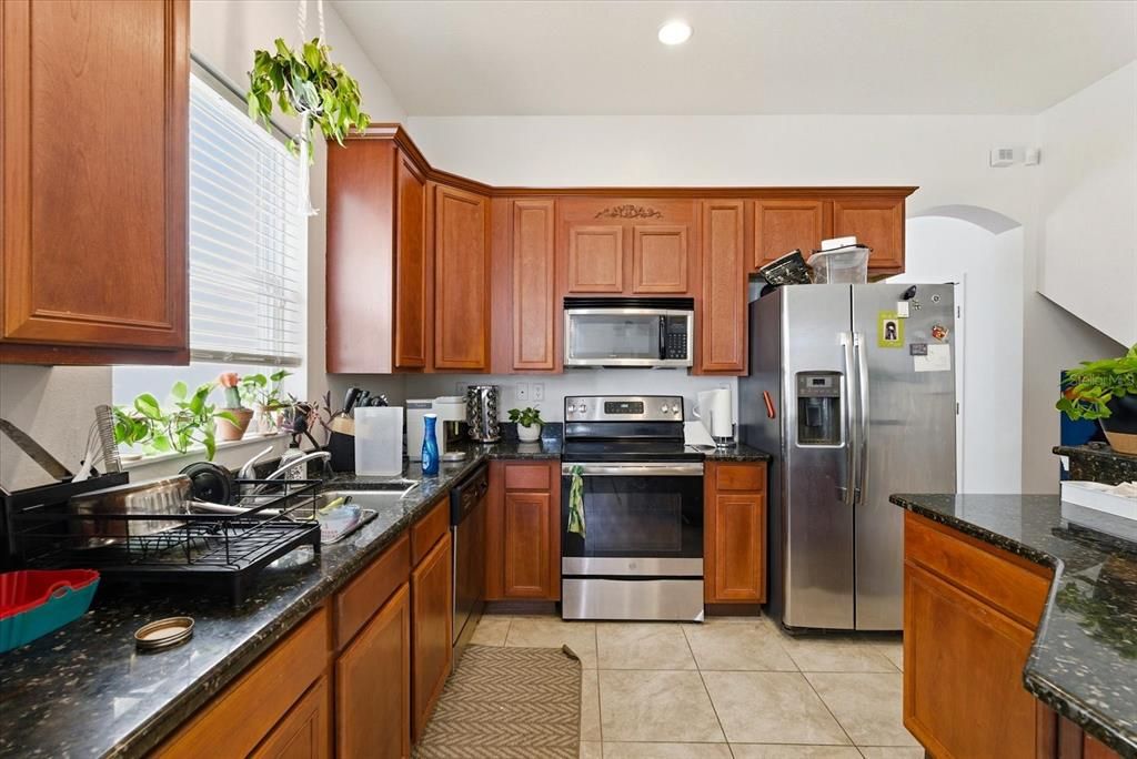 Active With Contract: $299,990 (2 beds, 2 baths, 1620 Square Feet)