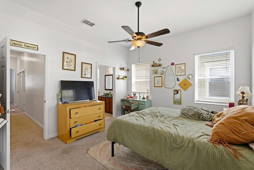 Active With Contract: $299,990 (2 beds, 2 baths, 1620 Square Feet)