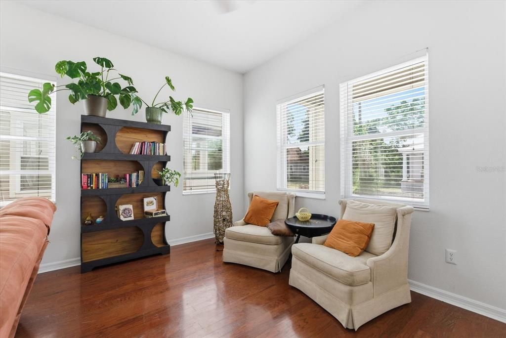 Active With Contract: $299,990 (2 beds, 2 baths, 1620 Square Feet)