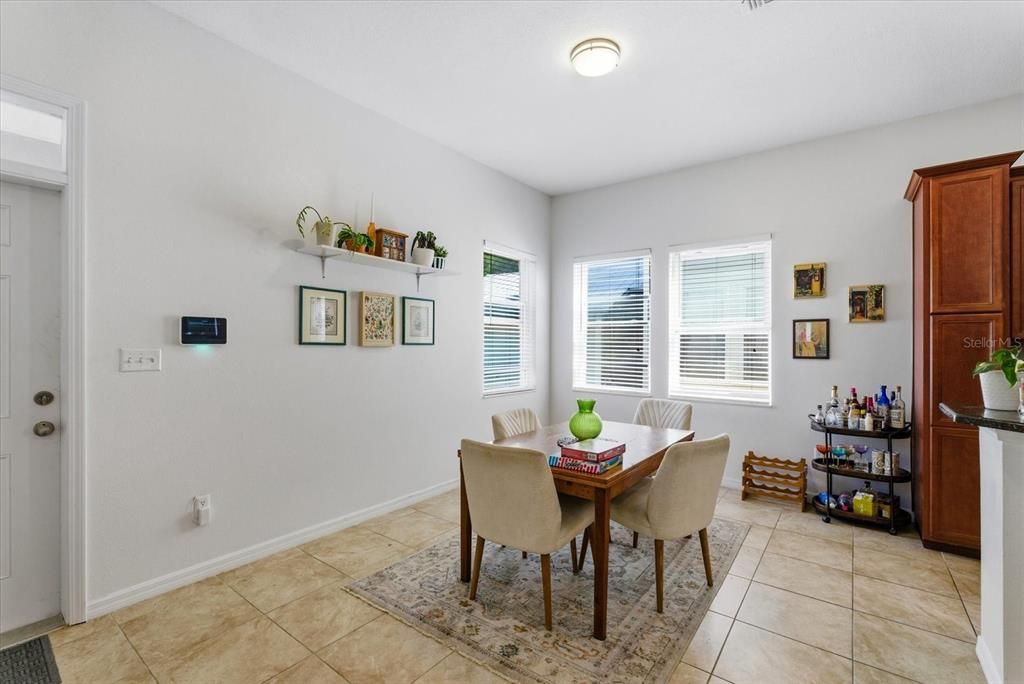 Active With Contract: $299,990 (2 beds, 2 baths, 1620 Square Feet)