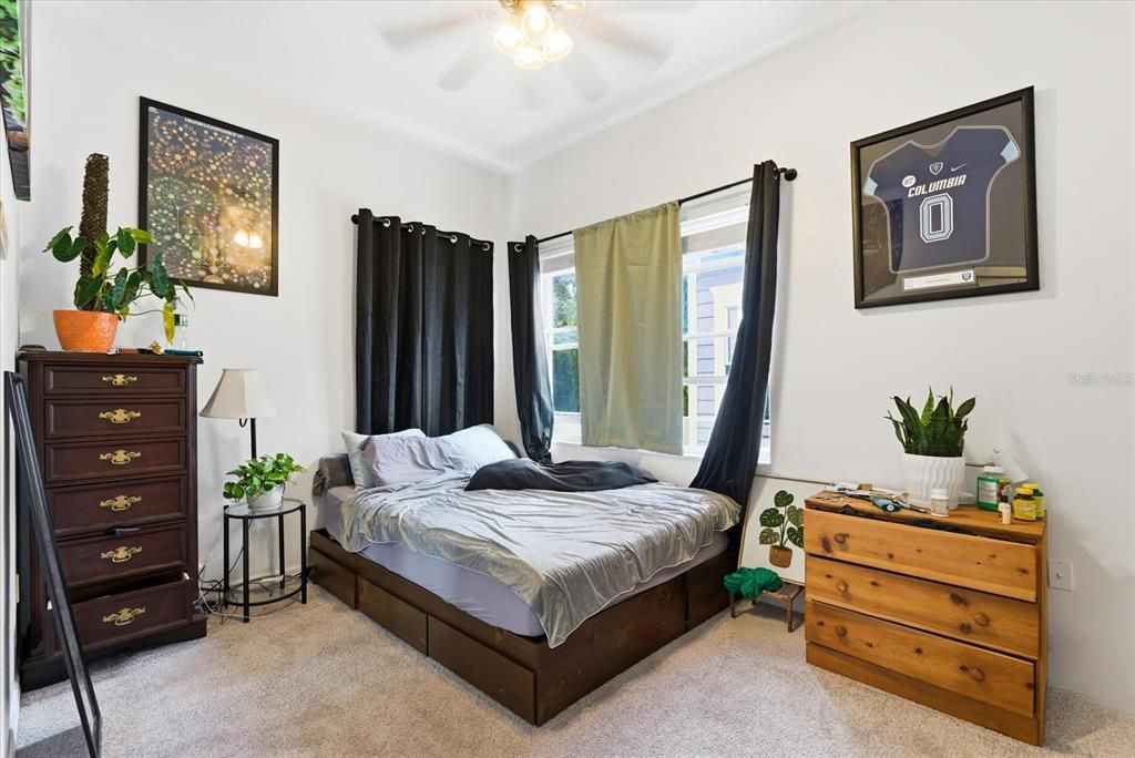 Active With Contract: $299,990 (2 beds, 2 baths, 1620 Square Feet)