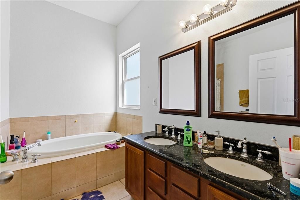 Active With Contract: $299,990 (2 beds, 2 baths, 1620 Square Feet)