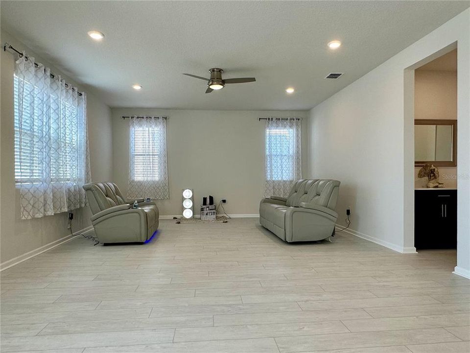 For Rent: $2,800 (5 beds, 3 baths, 2868 Square Feet)