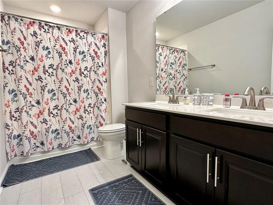 For Rent: $2,800 (5 beds, 3 baths, 2868 Square Feet)